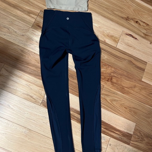 Lululemon Navy mid rise 7/8ths leggings. Size 4 - Picture 3 of 6